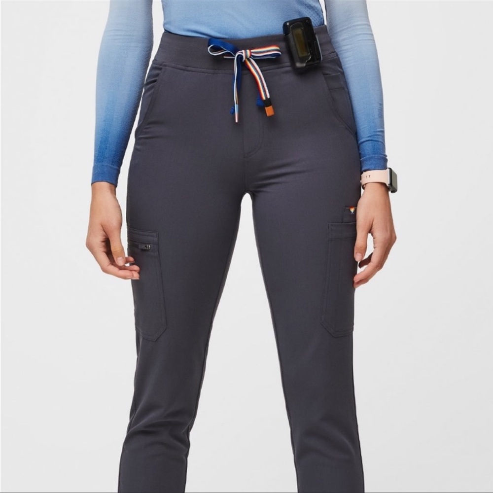 NEW Figs Zamora Jogger- Petite- Charcoal pride edition